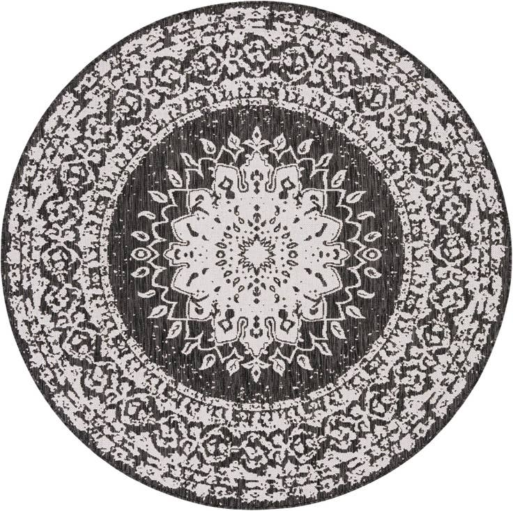 Detail image of 6' x 6' Easy-Clean Traditional Indoor / Outdoor Round Rug