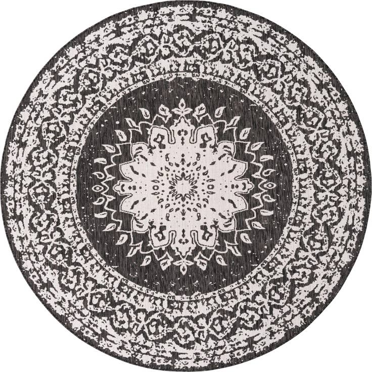 Detail image of 7' 10 x 7' 10 Easy-Clean Traditional Indoor / Outdoor Round Rug