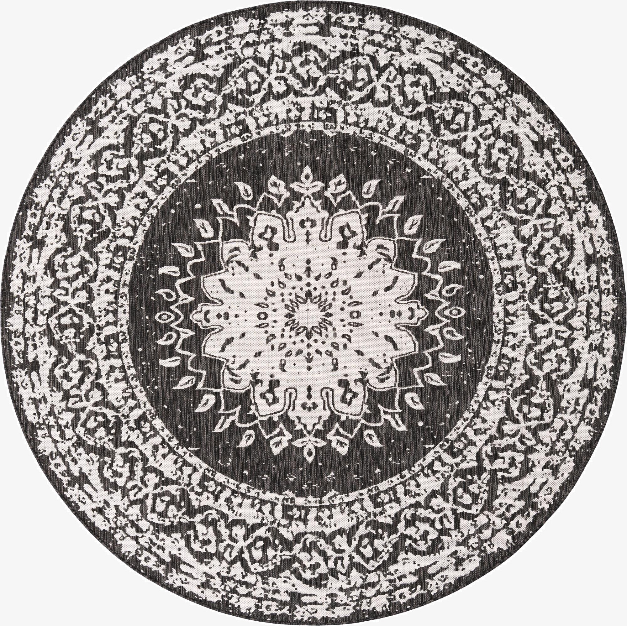 Primary image 7' 10 x 7' 10  Washable Traditional Indoor / Outdoor Round Rug