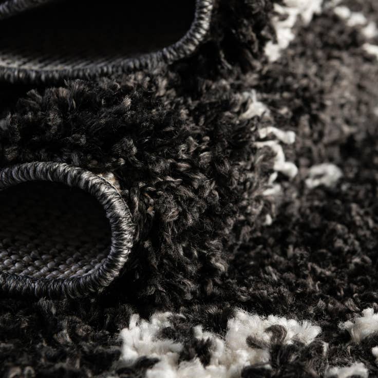 Detail image of 3' 3 x 3' 3 Serenity Shag Round Rug