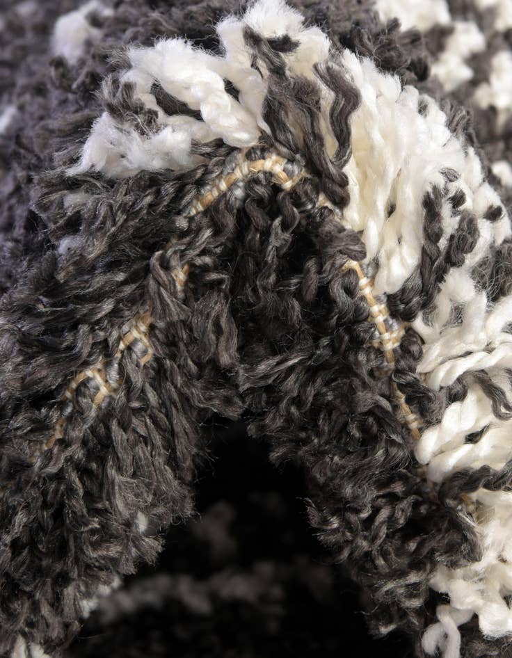 Detail image of 5' 3 x 5' 3 Serenity Shag Round Rug