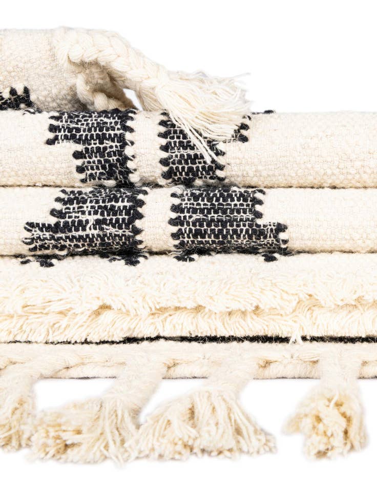 Detail image of 2' 2 x 6' 1 Hand Woven Arizona Wool Runner Rug