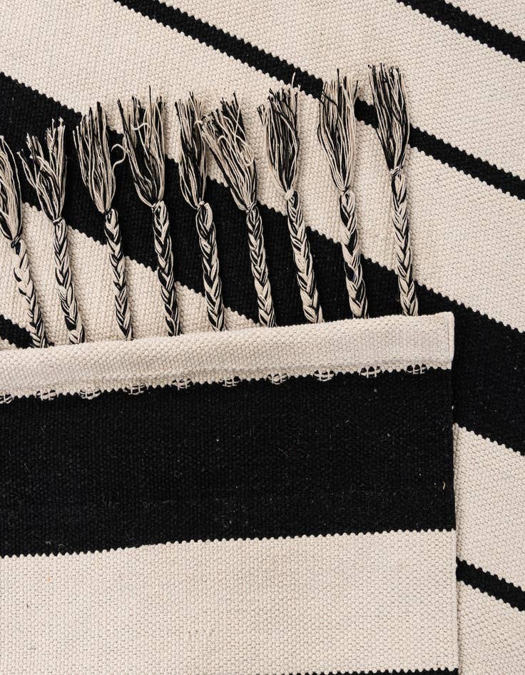 Detail image of 3' 1 x 6' 7  Hand Woven Chindi Cotton Runner Rug