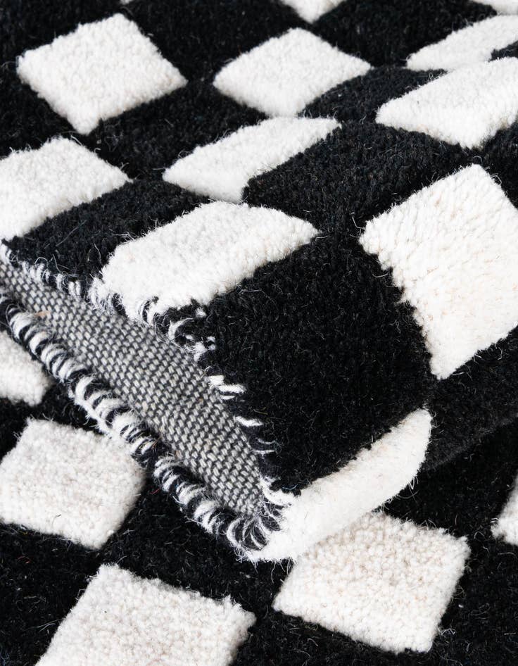 Detail image of 2' x 6' 1 Hand Tufted Wool Runner Rug