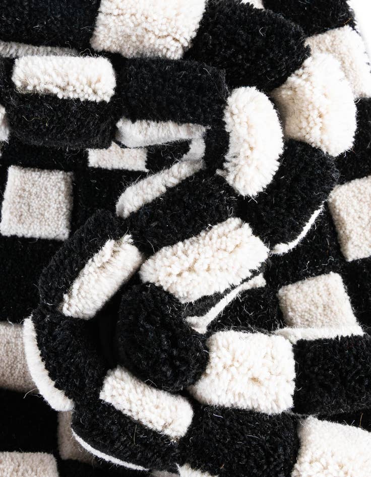 Detail image of 2' x 6' 1 Hand Tufted Wool Runner Rug