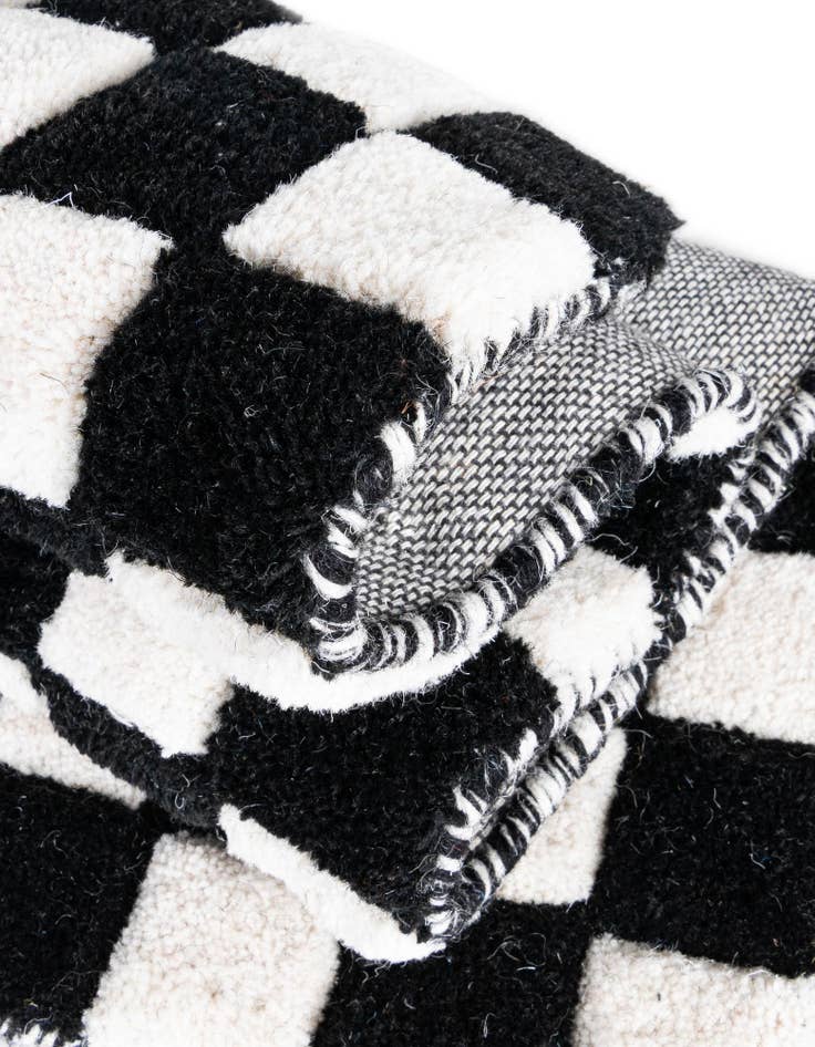 Detail image of 2' x 8' Hand Tufted Wool Runner Rug