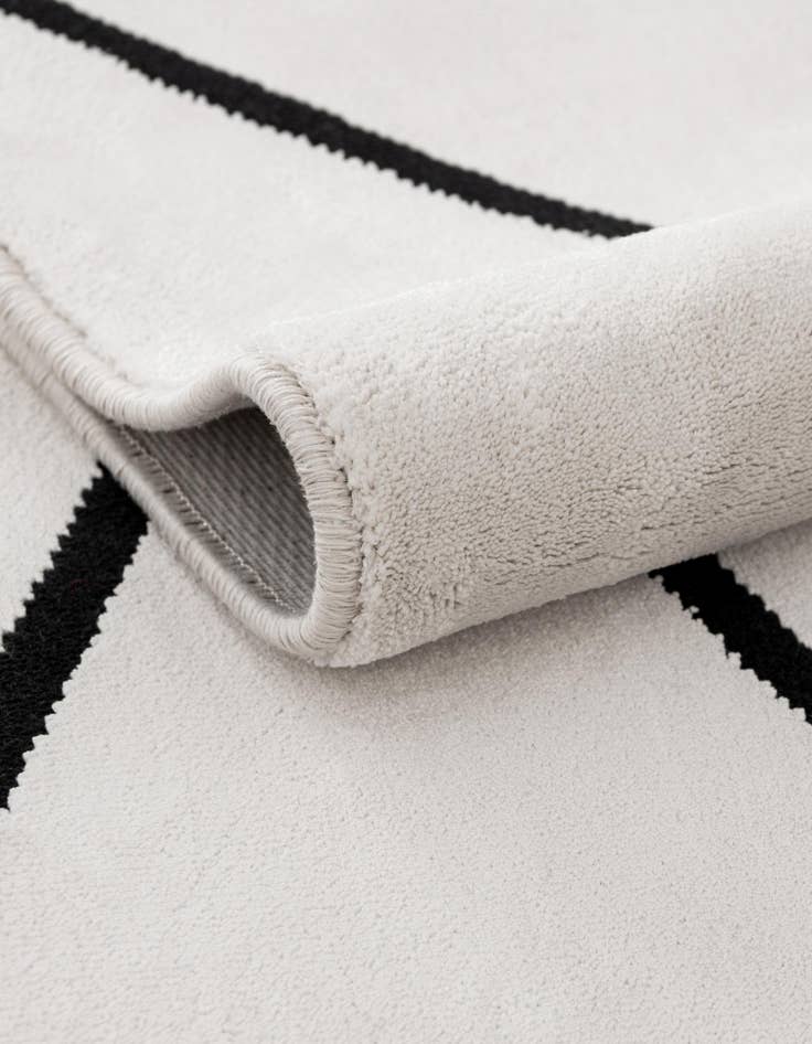 Detail image of 2' x 8' Milano Runner Rug