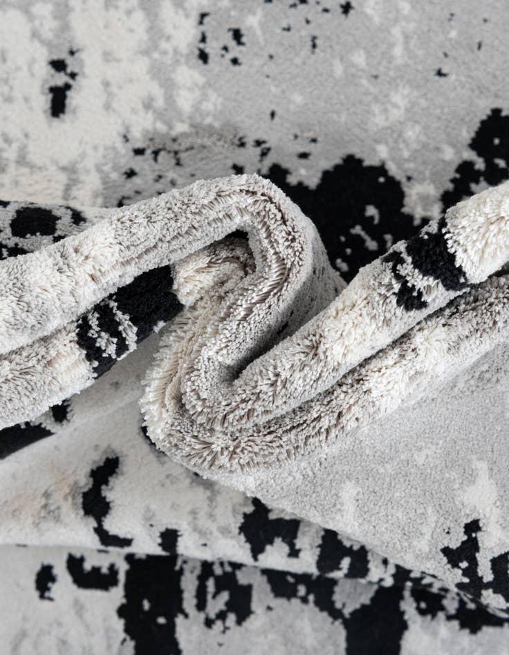 Detail image of 2' 7 x 12' Milano Runner Rug