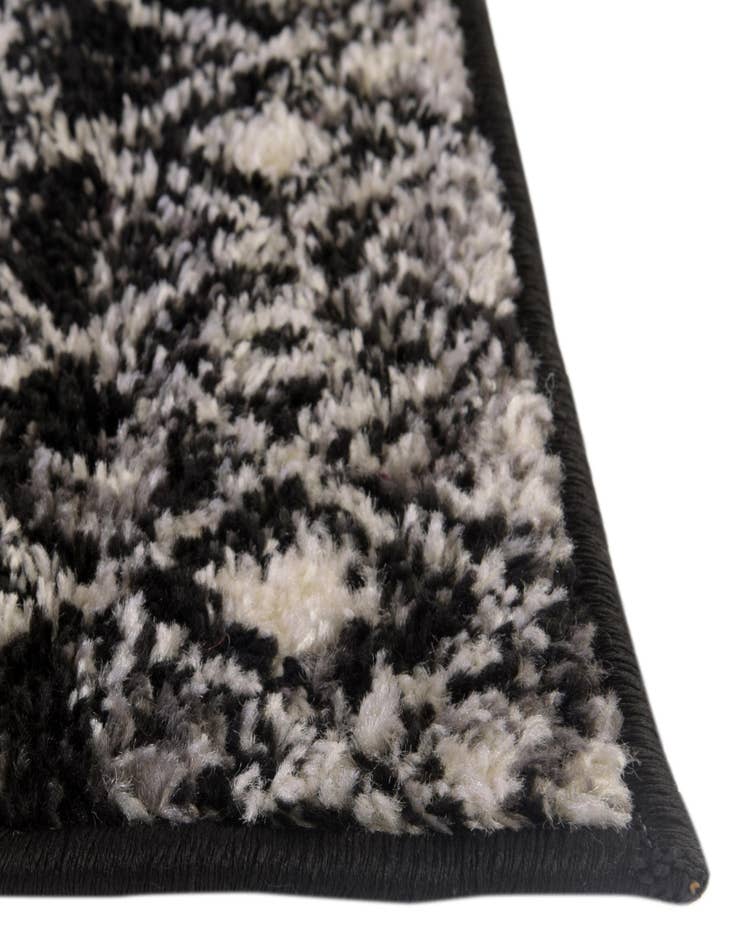 Detail image of 2' x 6' Moroccan Trellis Runner Rug