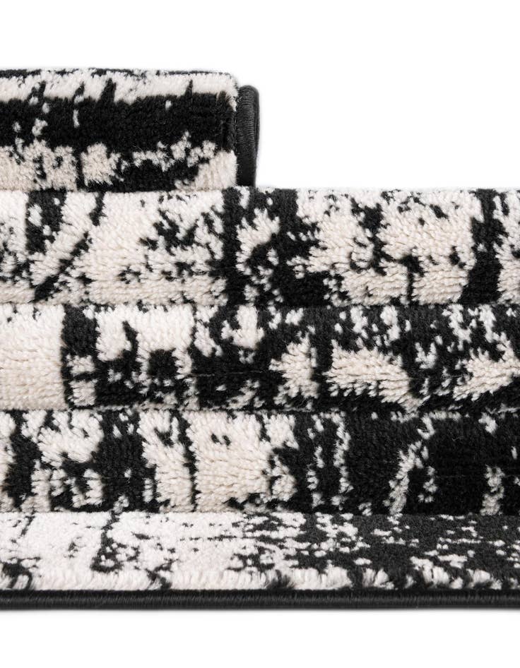 Detail image of 2' 7 x 12' Oregon Runner Rug