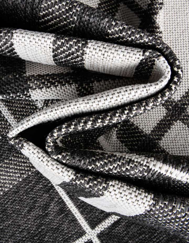 2' x 5' 3 Easy-Clean Checkered Indoor / Outdoor Runner Rug