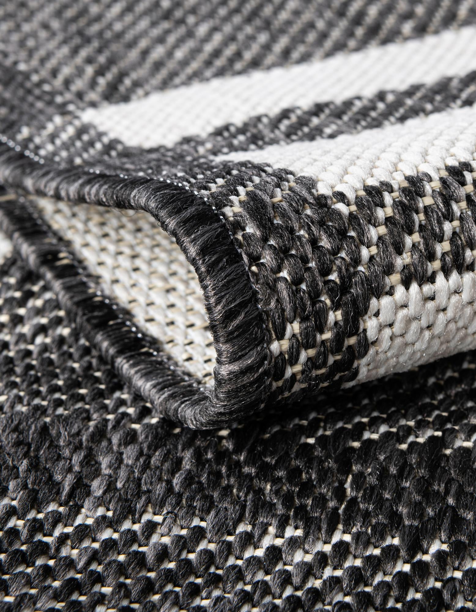 2' x 5' 3 Easy-Clean Checkered Indoor / Outdoor Runner Rug