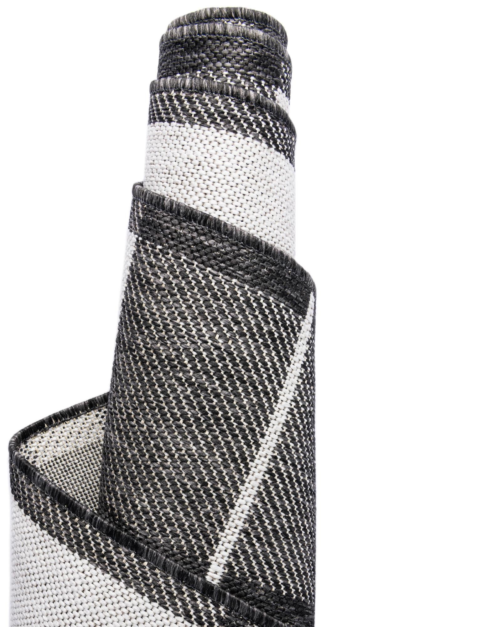 2' x 5' 3 Easy-Clean Checkered Indoor / Outdoor Runner Rug