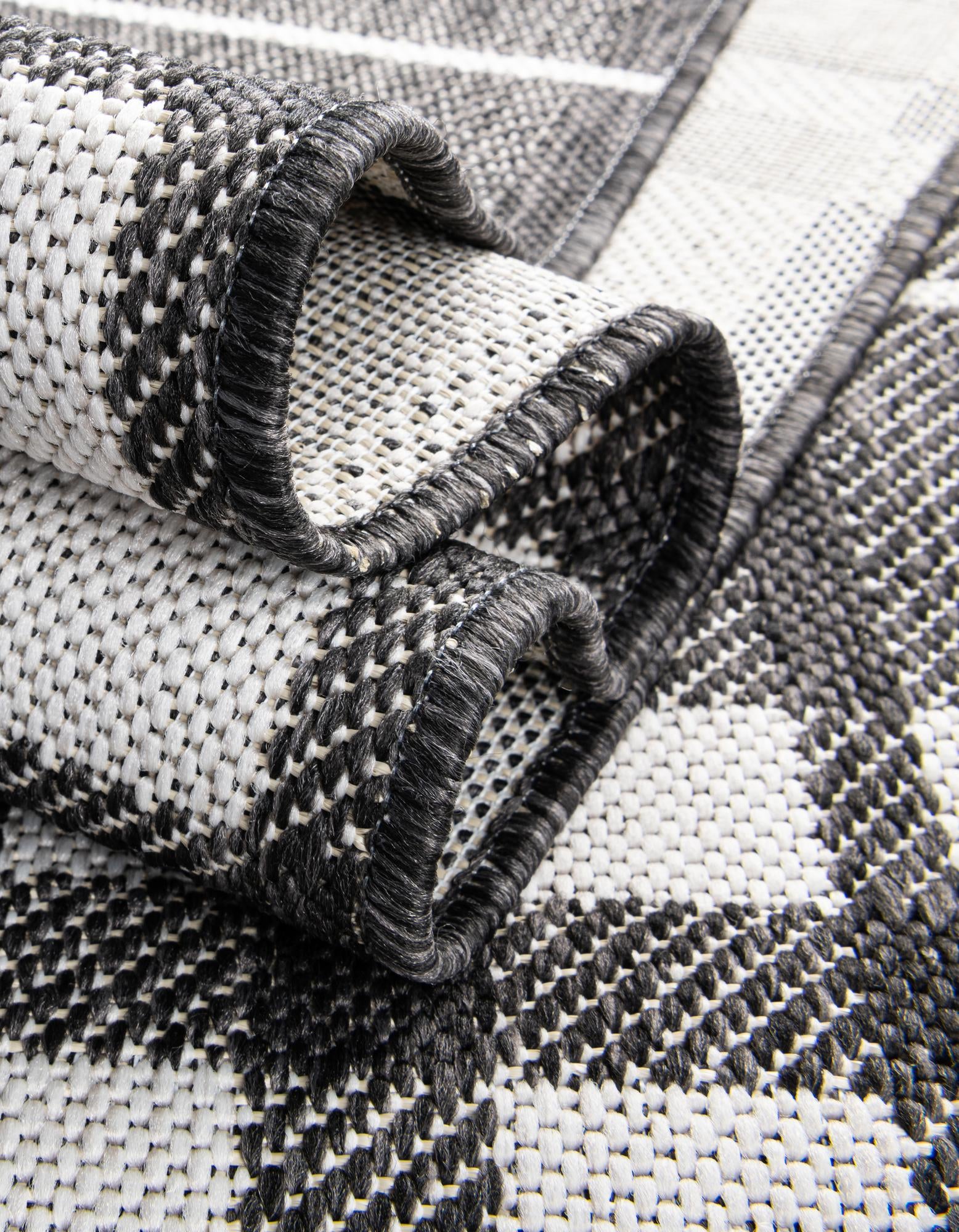 2' x 5' 3 Easy-Clean Checkered Indoor / Outdoor Runner Rug