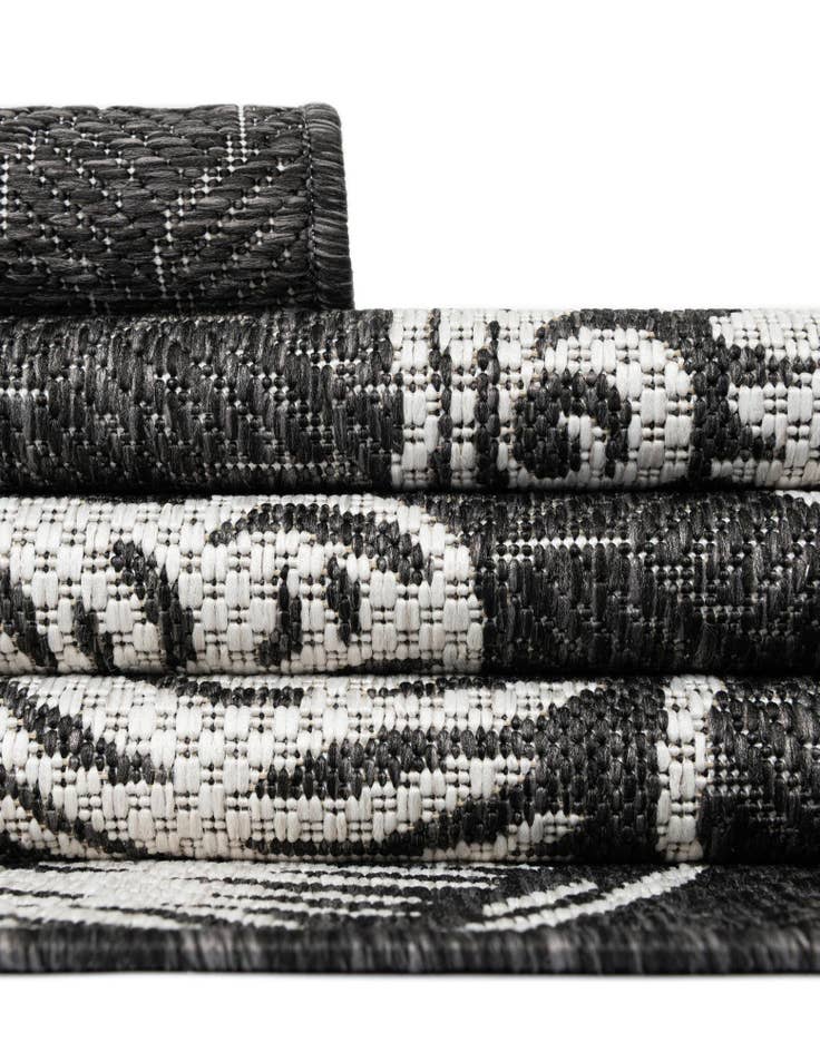 Detail image of 2' 7 x 12' Easy-Clean Coastal Indoor / Outdoor Runner Rug