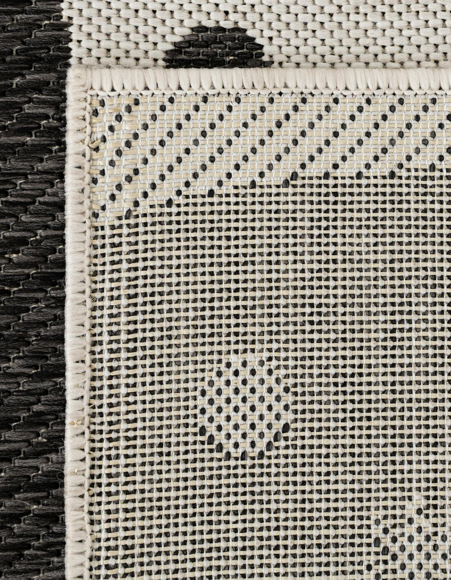 2' x 5' 3 Easy-Clean Holiday Indoor / Outdoor Runner Rug