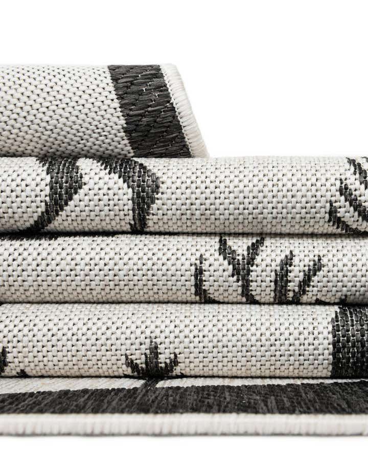 2' x 8' Easy-Clean Holiday Indoor / Outdoor Runner Rug