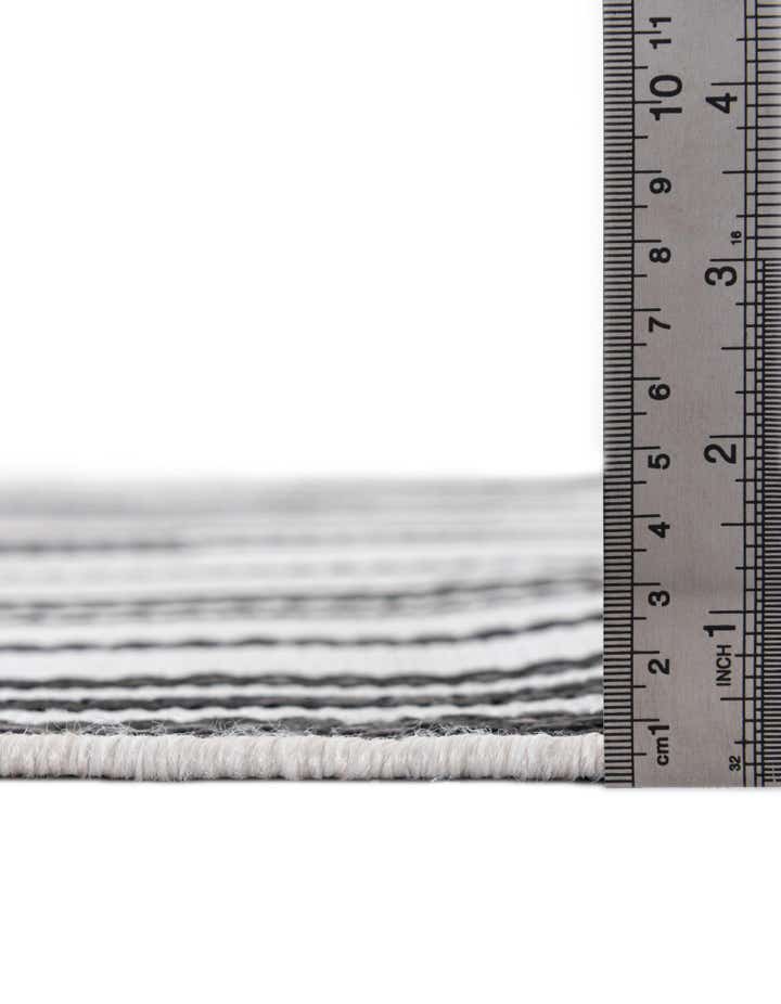 2' x 6' Easy-Clean Modern Indoor / Outdoor Runner Rug