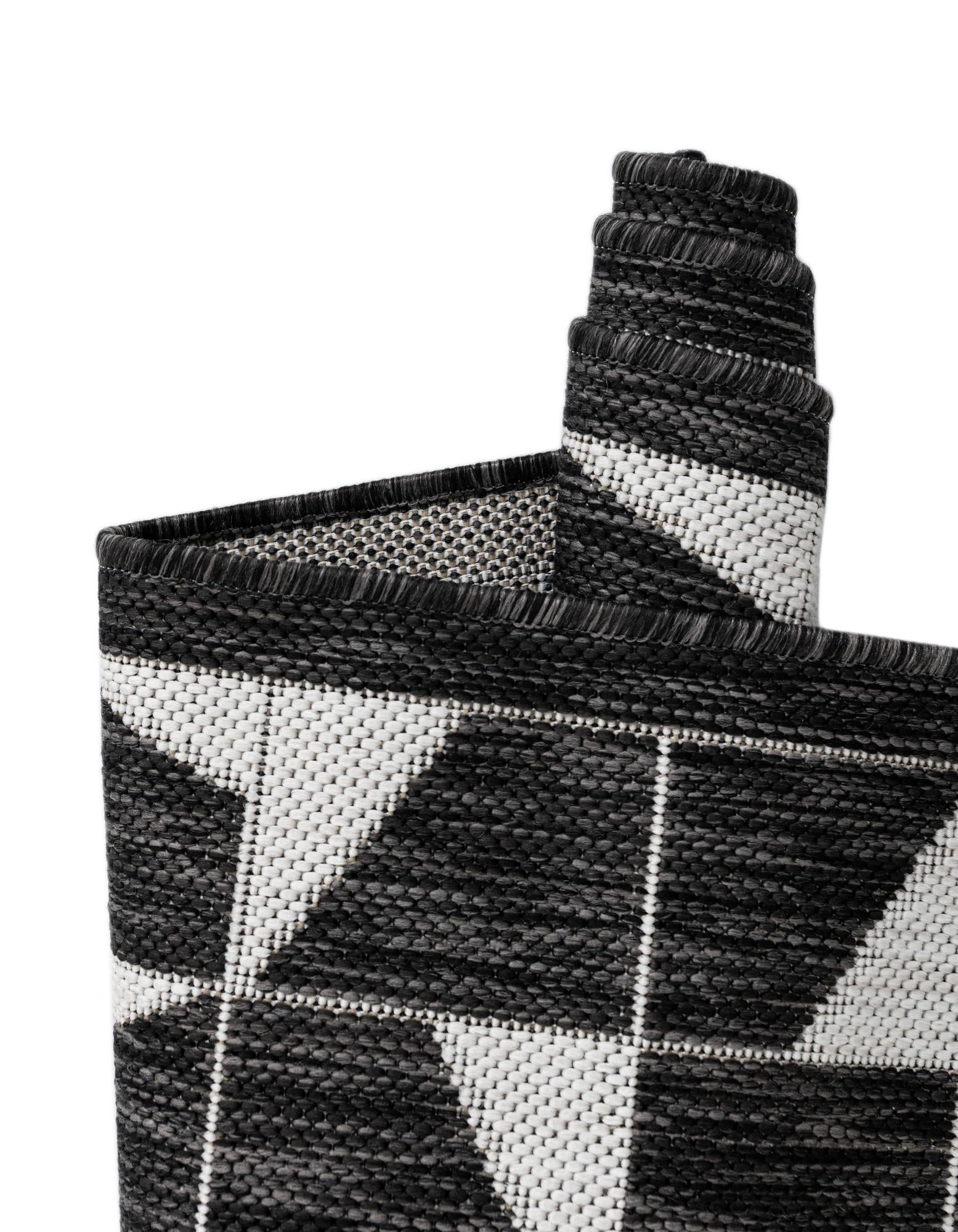 2' 7 x 12' Easy-Clean Modern Indoor / Outdoor Runner Rug