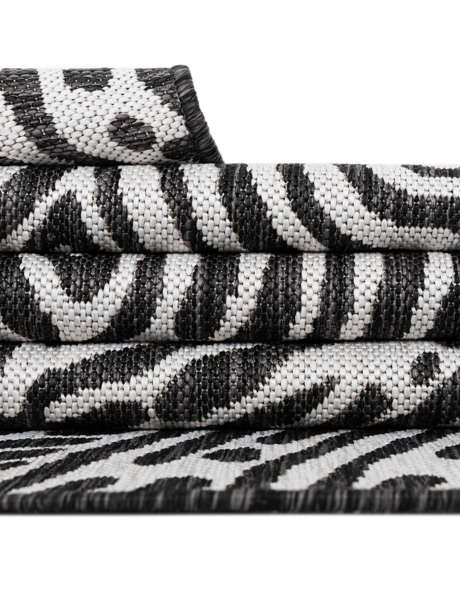 2' 7 x 12' Easy-Clean Modern Indoor / Outdoor Runner Rug
