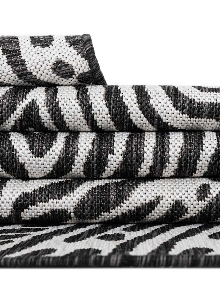 2' 7 x 12' Easy-Clean Modern Indoor / Outdoor Runner Rug