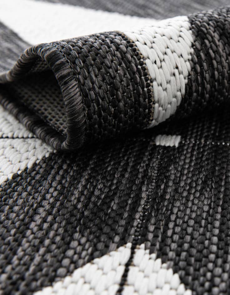 Detail image of 2' 7 x 12' Easy-Clean Modern Indoor / Outdoor Runner Rug