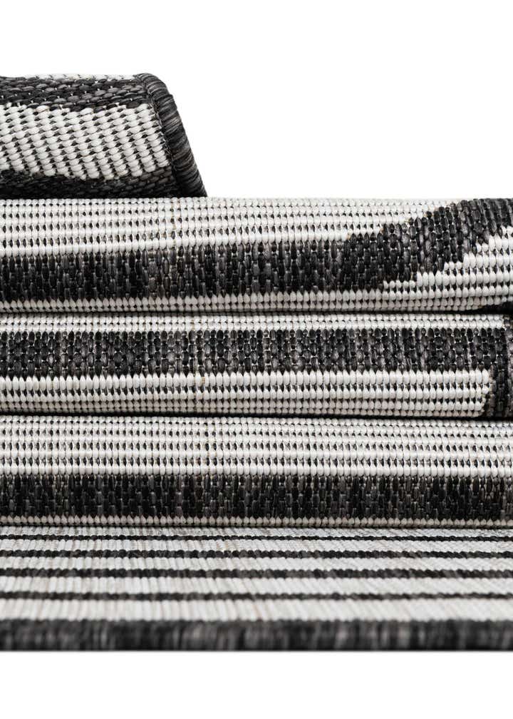 2' x 6' Easy-Clean Modern Indoor / Outdoor Runner Rug