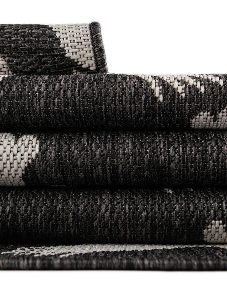 Detail image of 2' 7 x 12' Easy-Clean Modern Indoor / Outdoor Runner Rug