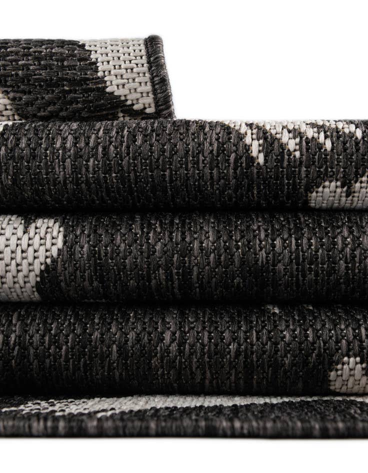 Detail image of 2' 7 x 12' Easy-Clean Modern Indoor / Outdoor Runner Rug