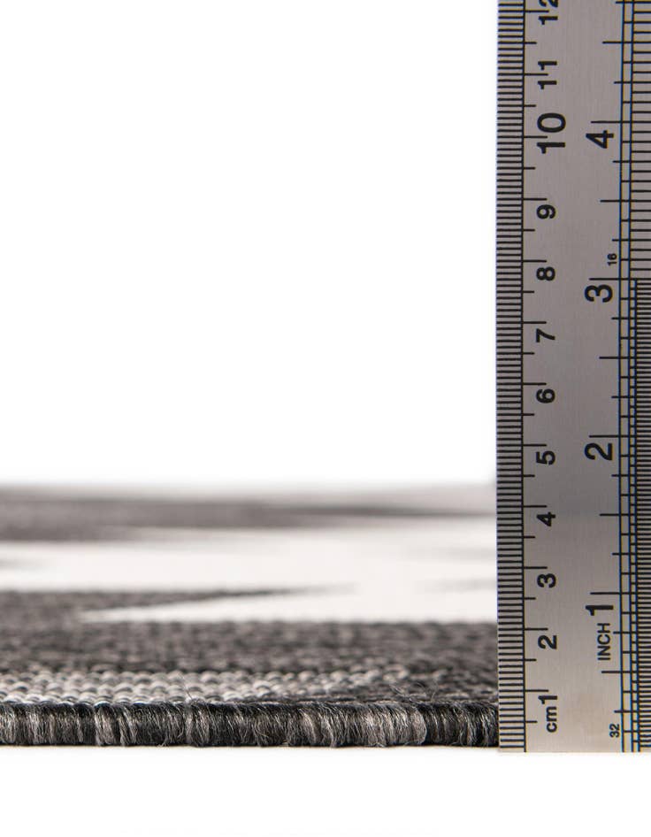 Detail image of 2' 7 x 12' Easy-Clean Modern Indoor / Outdoor Runner Rug