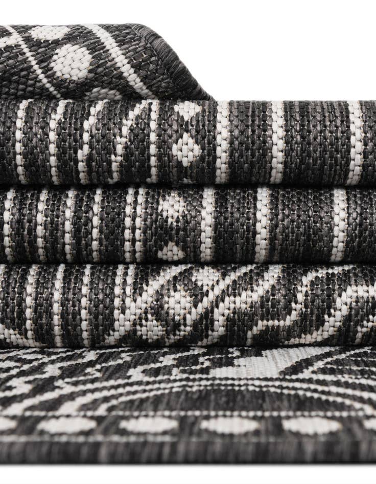 Detail image of 2' x 6' 1 Easy-Clean Traditional Indoor / Outdoor Runner Rug