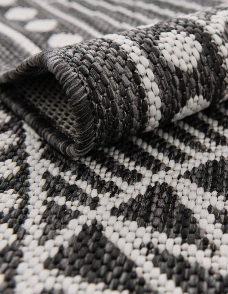 Detail image of 2' 7 x 12'  Washable Traditional Indoor / Outdoor Runner Rug