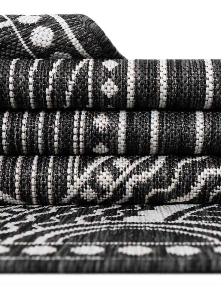 Detail image of 2' x 8'  Washable Traditional Indoor / Outdoor Runner Rug