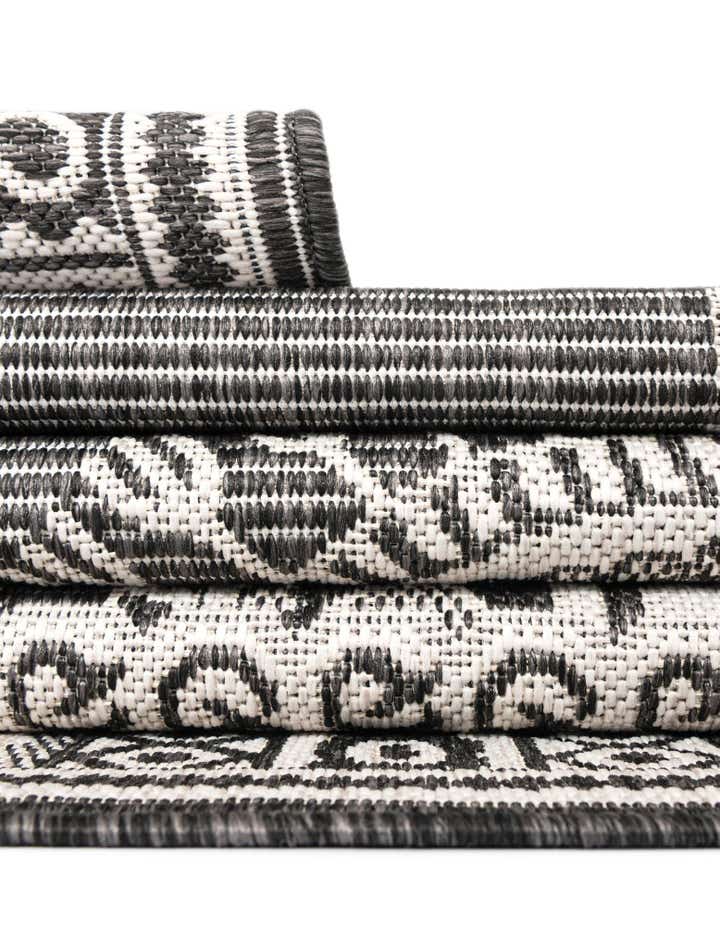 2' 7 x 12' Easy-Clean Traditional Indoor / Outdoor Runner Rug
