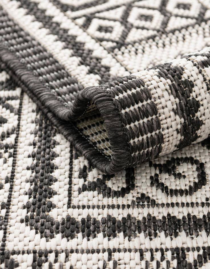 Detail image of 2' x 5' 3 Easy-Clean Traditional Indoor / Outdoor Runner Rug