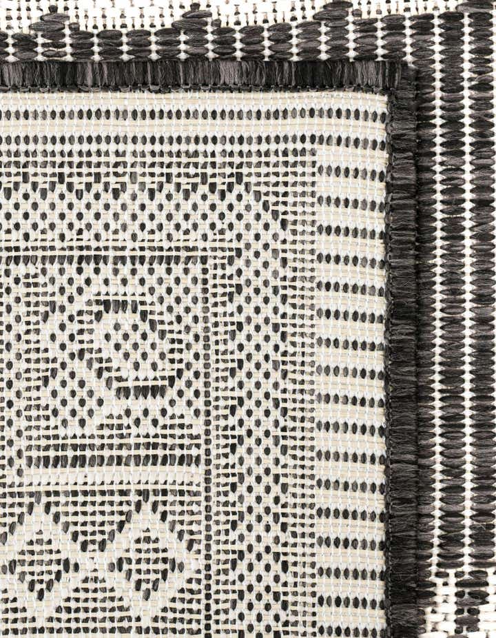 2' x 8' Easy-Clean Traditional Indoor / Outdoor Runner Rug