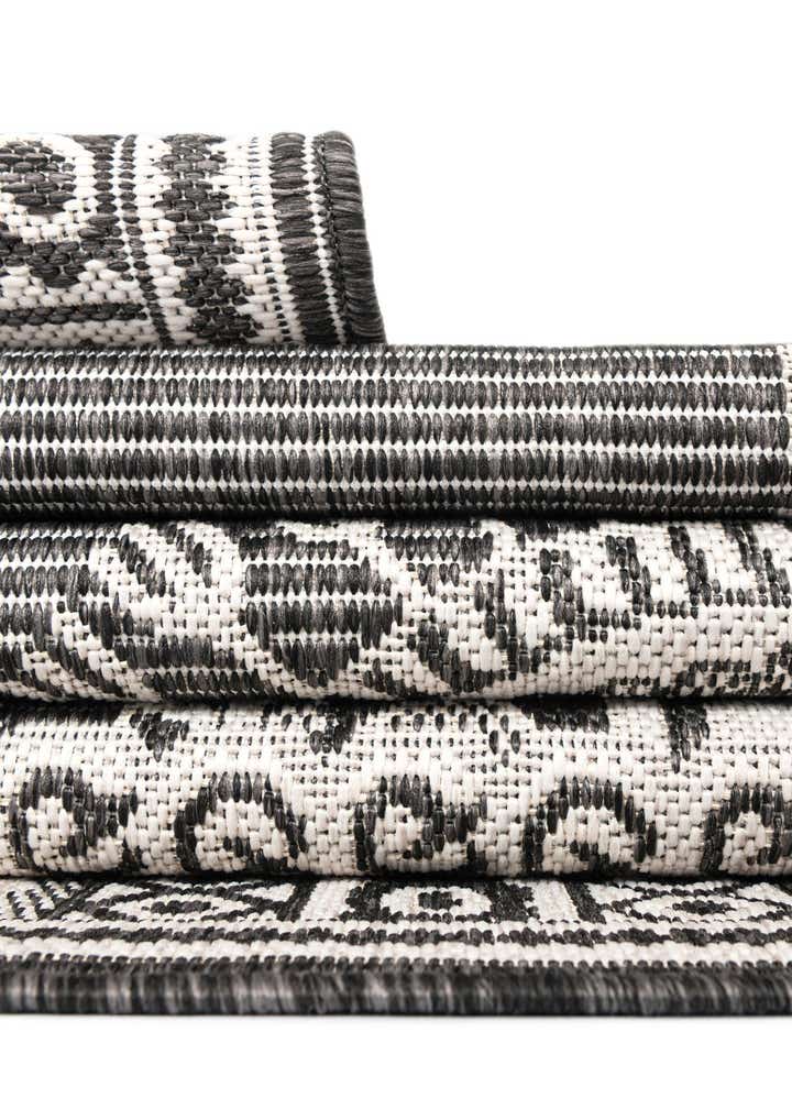 2' x 8' Easy-Clean Traditional Indoor / Outdoor Runner Rug