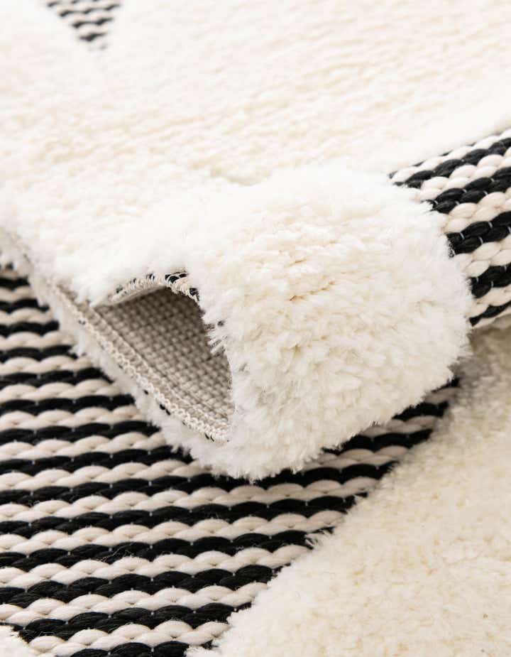 2' 7 x 8' Prismatic Runner Rug