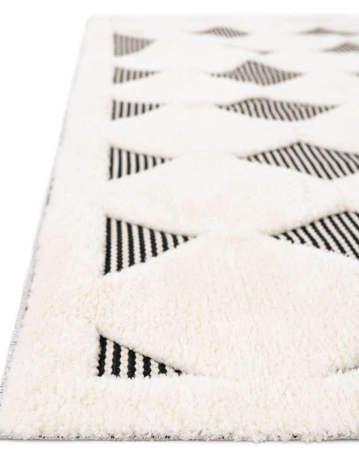 2' 7 x 8' Prismatic Runner Rug