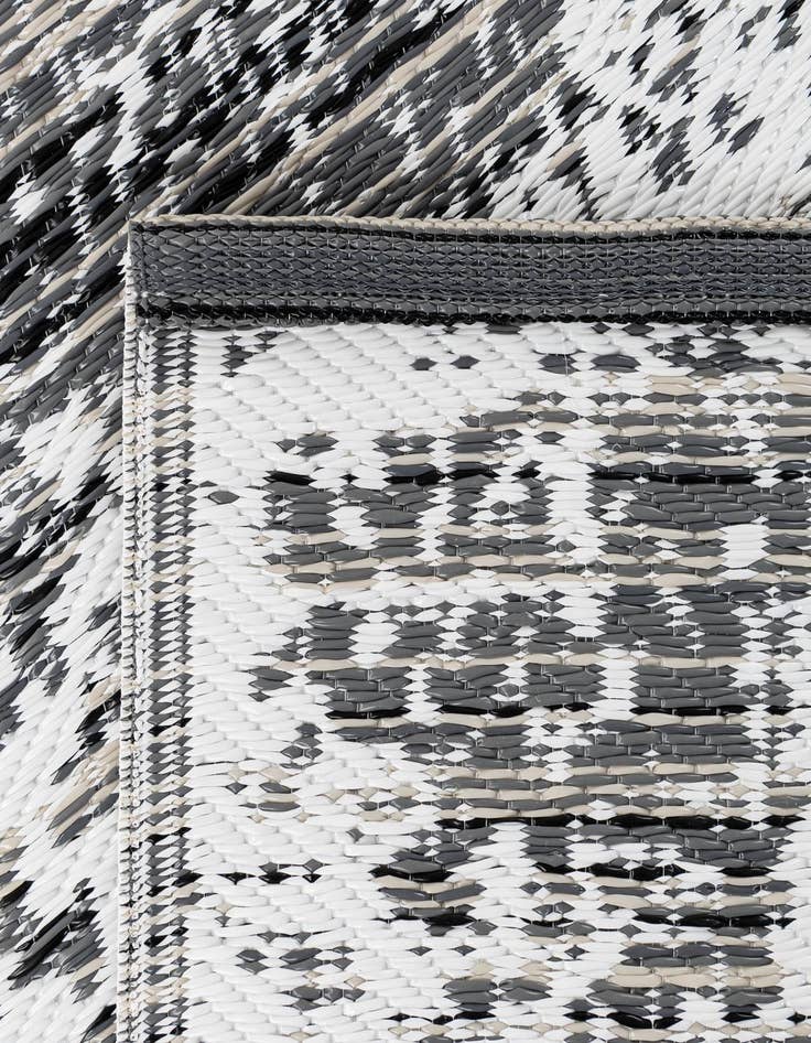 Detail image of 2' x 6'  Washable Vista Breeze Indoor / Outdoor Runner Rug