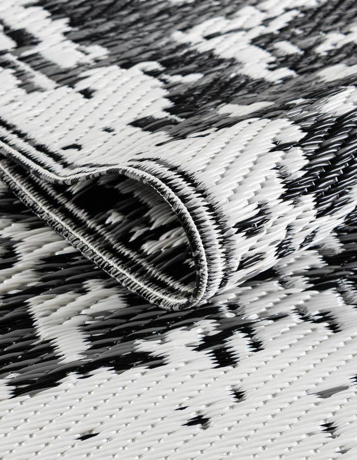 Detail image of 2' x 6'  Washable Vista Breeze Indoor / Outdoor Runner Rug