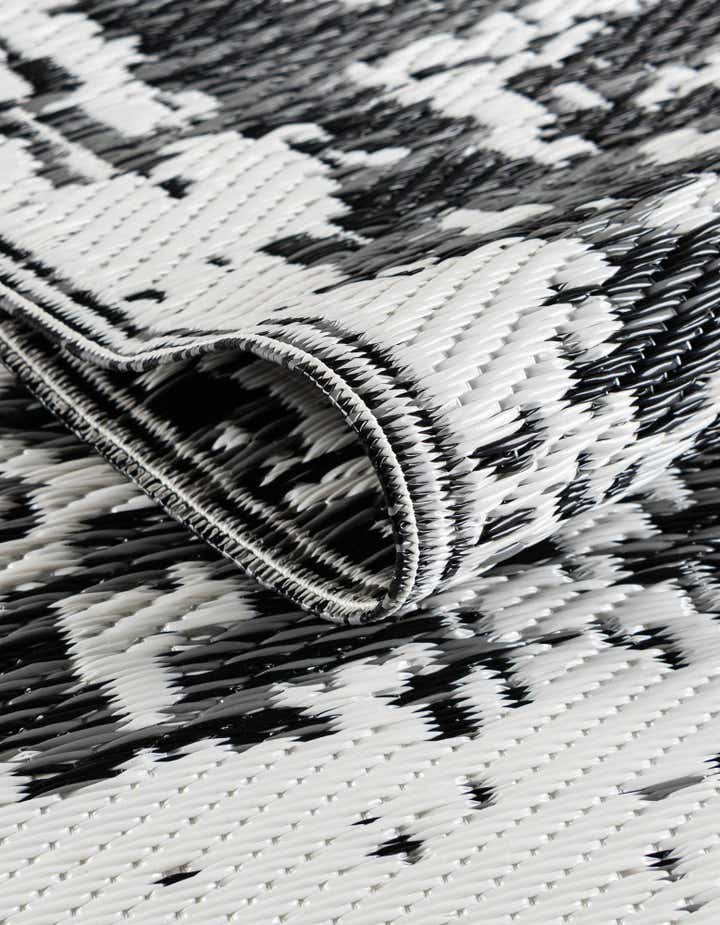 2' x 6' Easy-Clean Vista Breeze Indoor / Outdoor Runner Rug