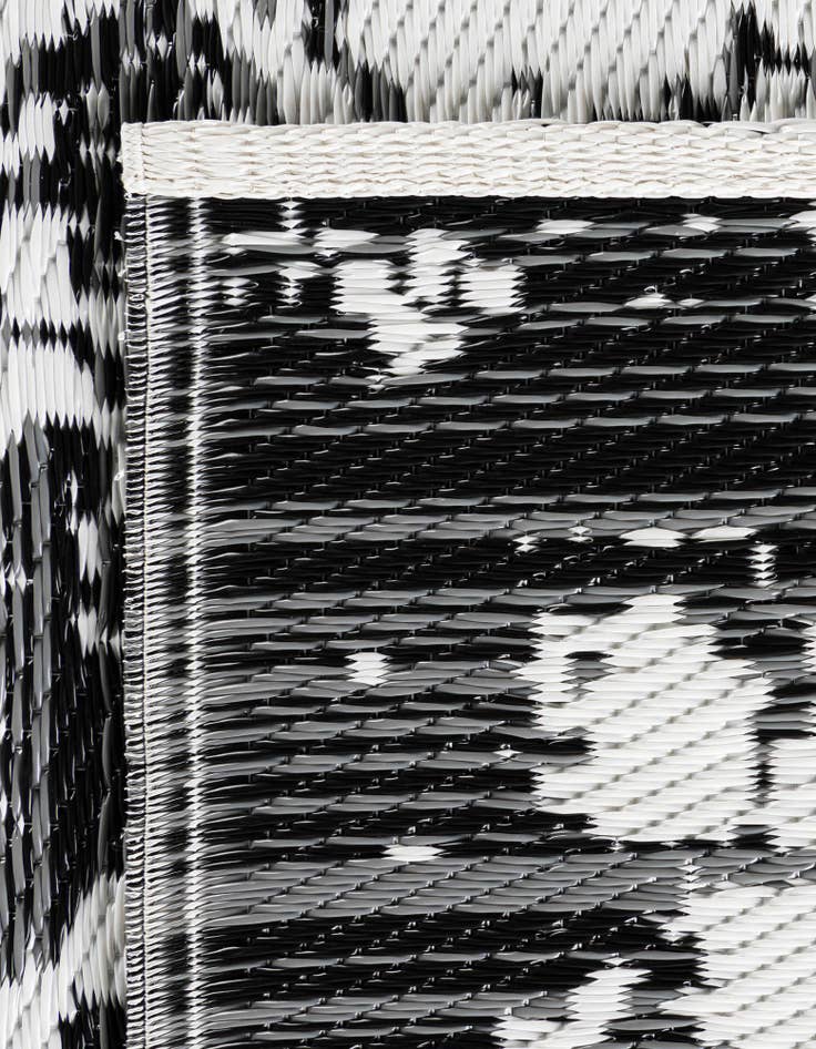 Detail image of 2' x 6'  Washable Vista Breeze Indoor / Outdoor Runner Rug