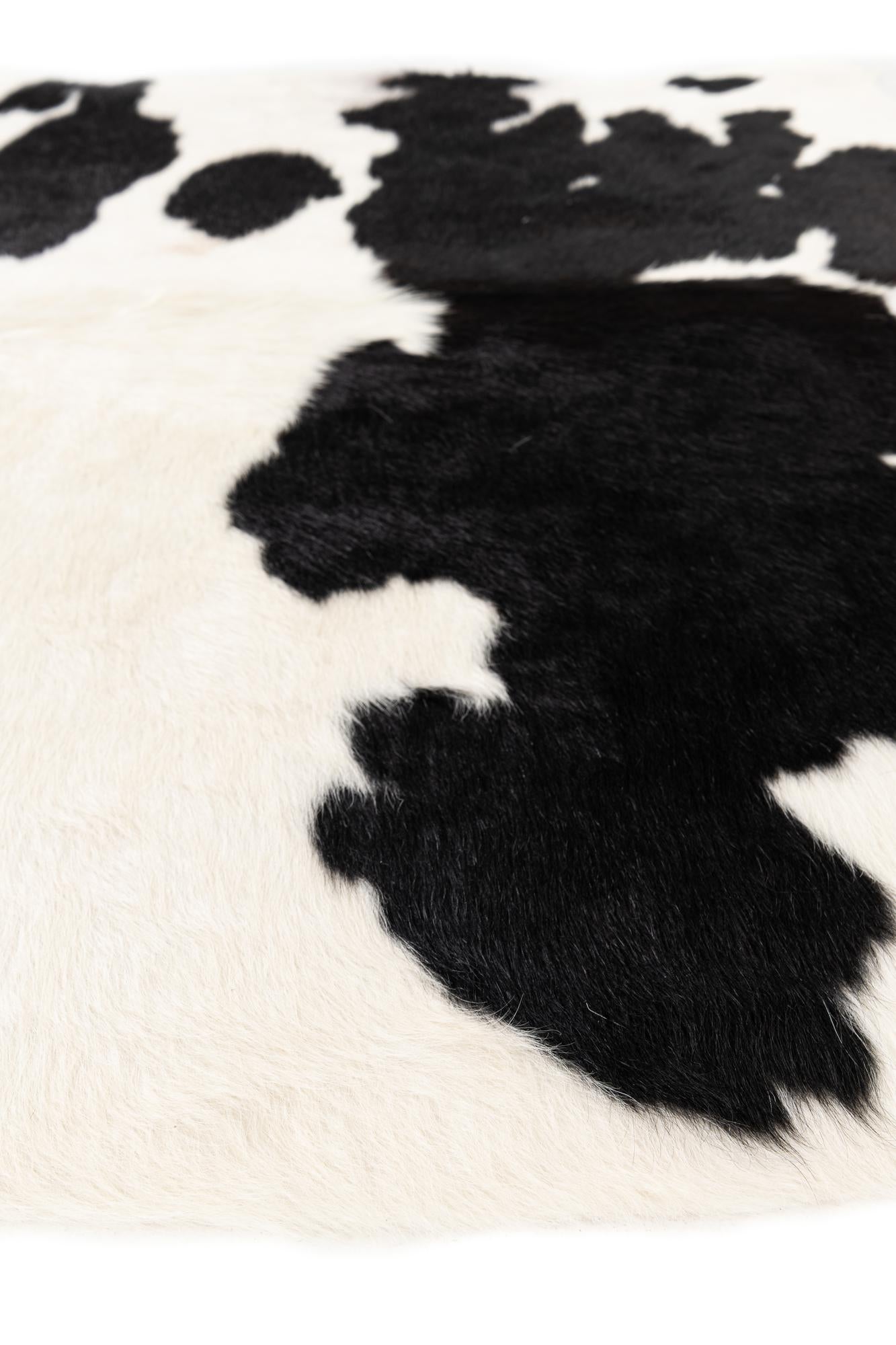 5' 6 x 6' 2 Cowhide Leather Square Rug