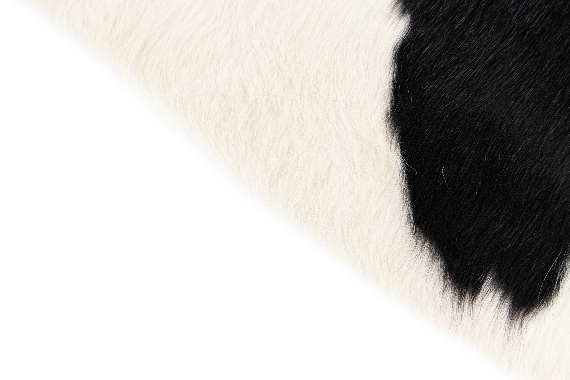 5' 6 x 6' 2 Cowhide Leather Square Rug