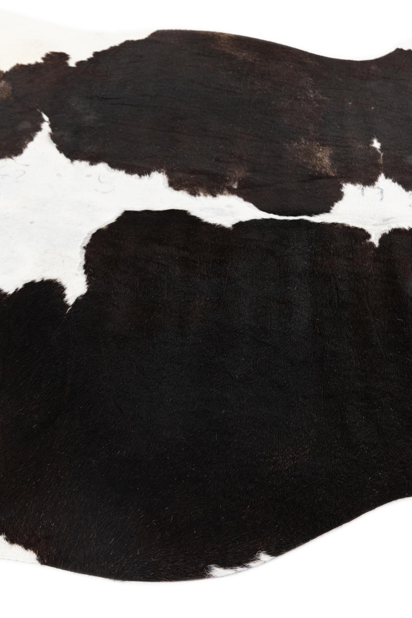 5' 7 x 5' 10 Cowhide Leather Square Rug