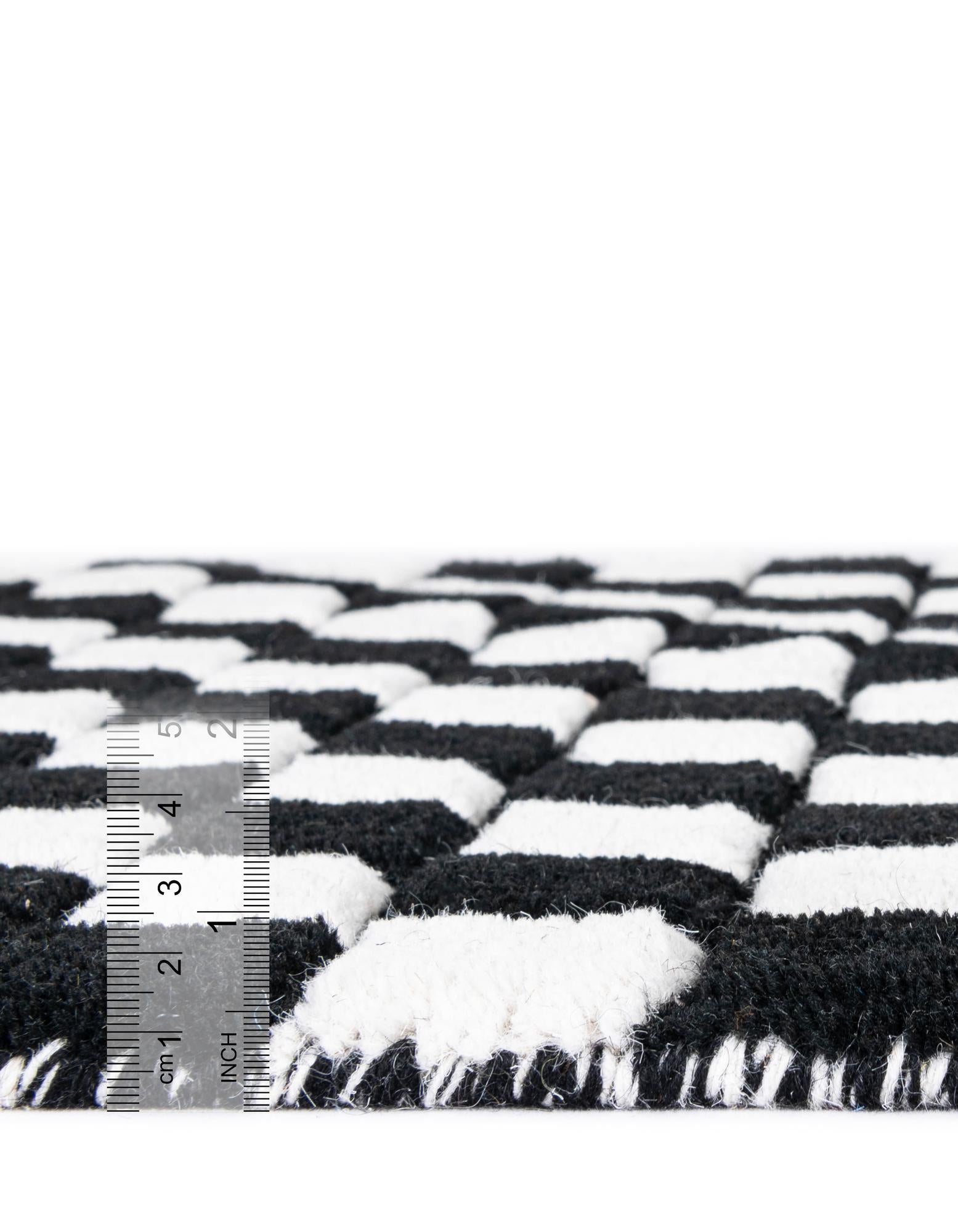 7' 10 x 7' 10 Hand Tufted Wool Square Rug