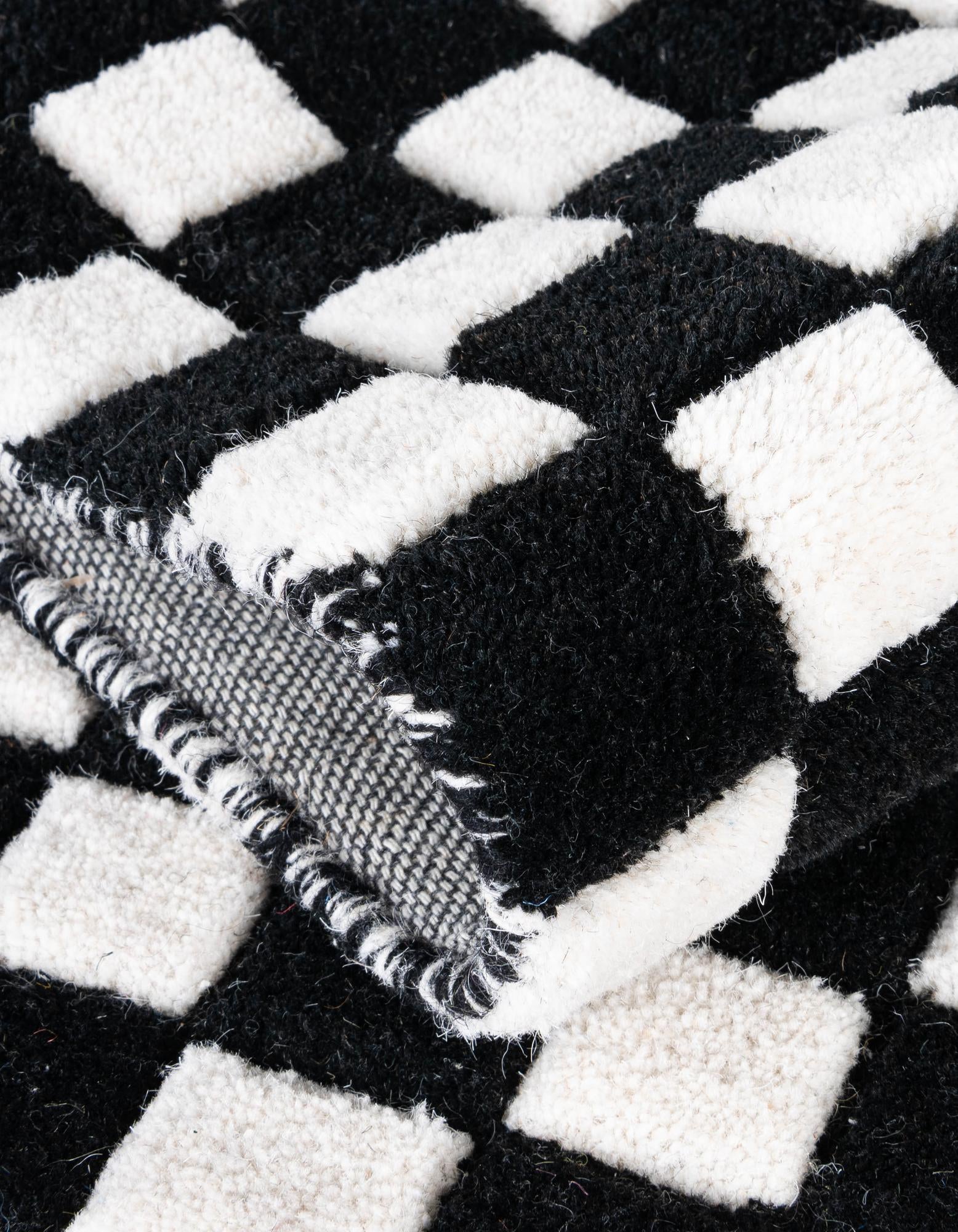 7' 10 x 7' 10 Hand Tufted Wool Square Rug