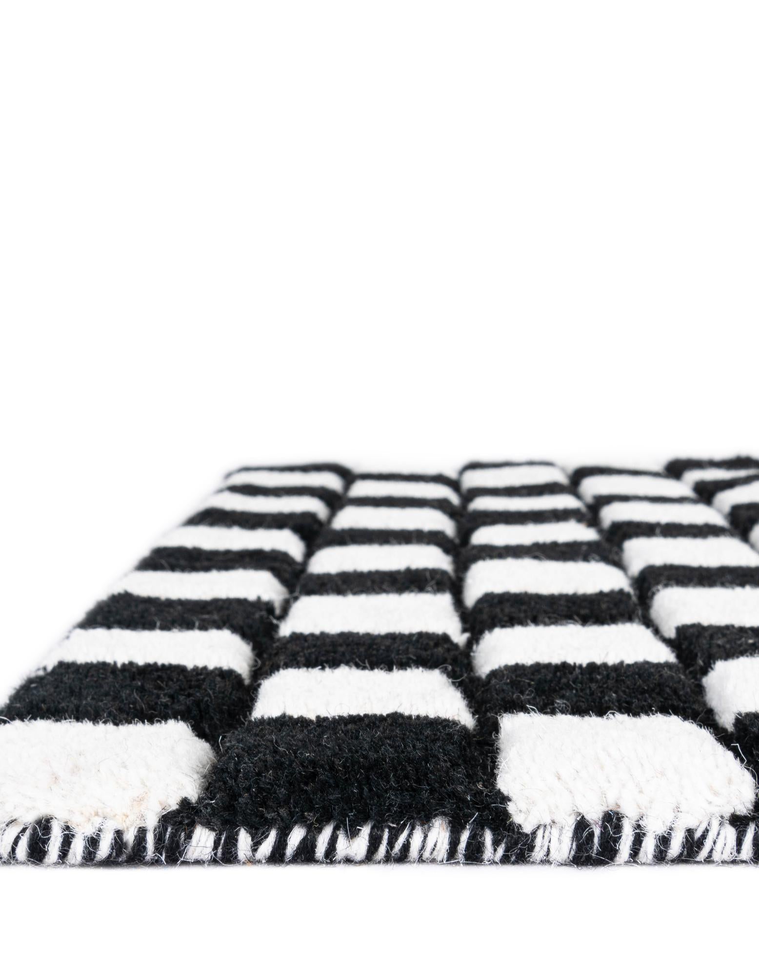7' 10 x 7' 10 Hand Tufted Wool Square Rug