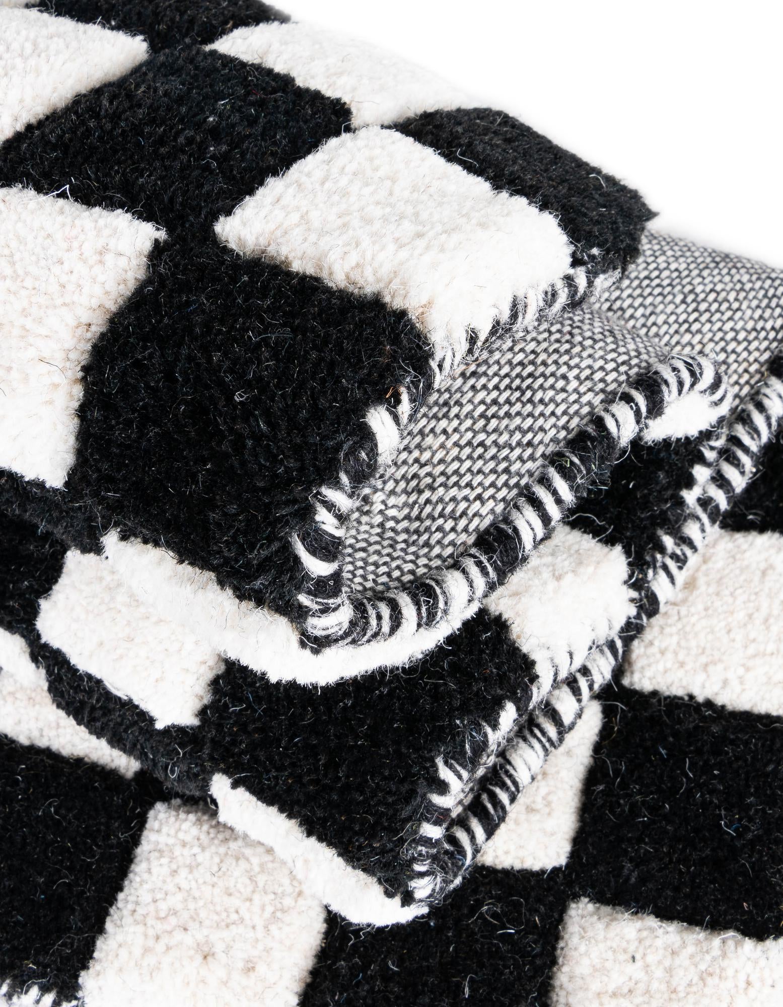 7' 10 x 7' 10 Hand Tufted Wool Square Rug